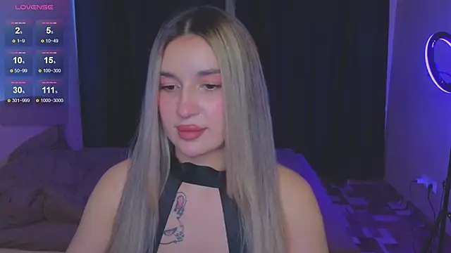 Snapshot of RoxyChill chatting on September 25, 2025, 9:32 pm RoxyChill online show from September 25, 2025, 9:32 pm