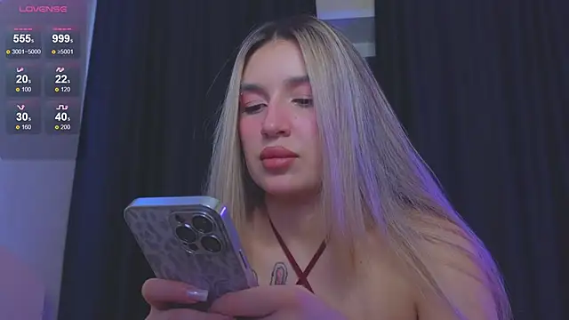 Snapshot of RoxyChill chatting on September 18, 2025, 6:55 pm RoxyChill online show from September 18, 2025, 6:55 pm