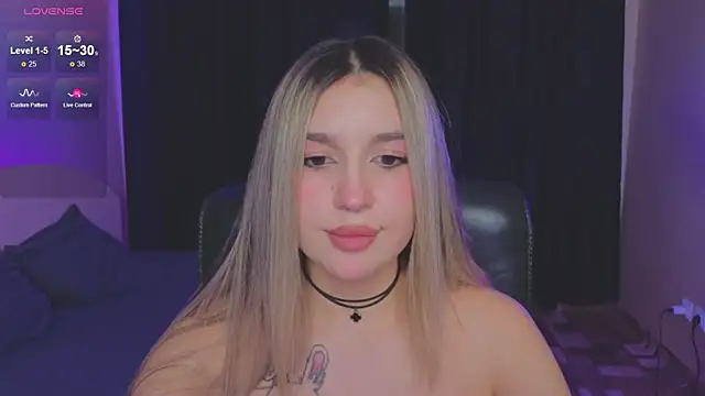 Snapshot of RoxyChill chatting on October 13, 2025, 7:37 pm RoxyChill online show from October 13, 2025, 7:37 pm