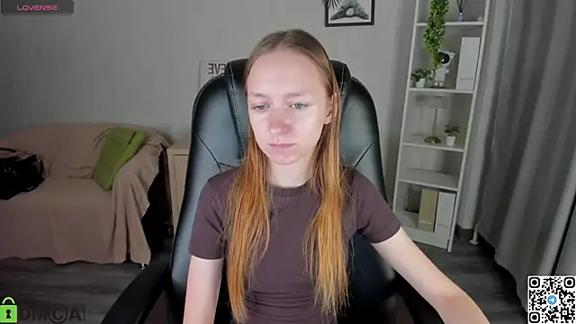 Snapshot of Mia_E1fie chatting on November 4, 2025, 9:57 am Mia E1fie online show from November 4, 2025, 9:57 am