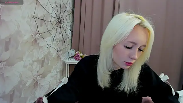 Snapshot of cute_luucy chatting on November 5, 2025, 2:58 am cute luucy online show from November 5, 2025, 2:58 am