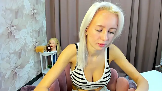 Snapshot of cute_luucy chatting on October 23, 2025, 2:32 am cute luucy online show from October 23, 2025, 2:32 am