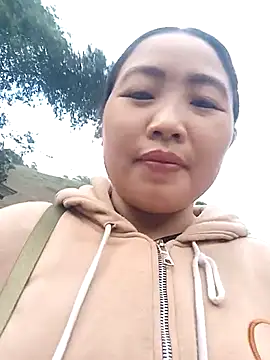 Snapshot of PhamPhung chatting on February 15, 2026, 12:00 am PhamPhung online show from February 15, 2026, 12:00 am