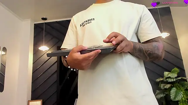 Snapshot of marco_garciia_ chatting on February 5, 2026, 11:11 pm marco garciia online show from February 5, 2026, 11:11 pm