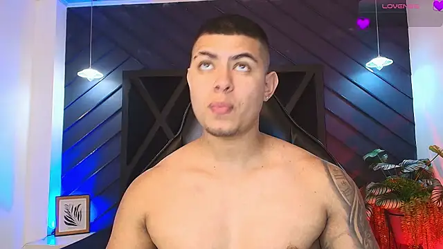 Snapshot of marco_garciia_ chatting on March 2, 2026, 11:33 pm marco garciia online show from March 2, 2026, 11:33 pm