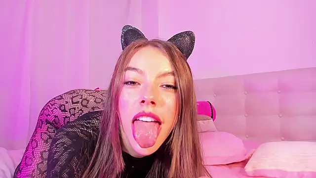 Snapshot of Miia-Rose chatting on June 29, 2026, 10:42 pm Miia-Rose online show from June 29, 2026, 10:42 pm