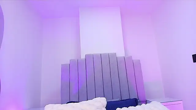 valecastro  online show from November 21, 2025, 7:24 pm