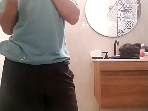 Snapshot of nazz01 chatting on December 16, 2025, 3:00 am nazz01 online show from December 16, 2025, 3:00 am