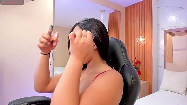 julieta rosee online show from February 17, 2026, 9:45 pm