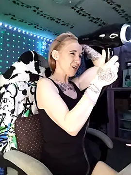 Purple2StayThnxx online show from February 22, 2026, 7:15 pm