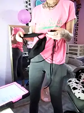 Purple2StayThnxx online show from October 13, 2025, 2:51 pm