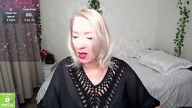 hunters woman online show from September 23, 2025, 12:23 pm