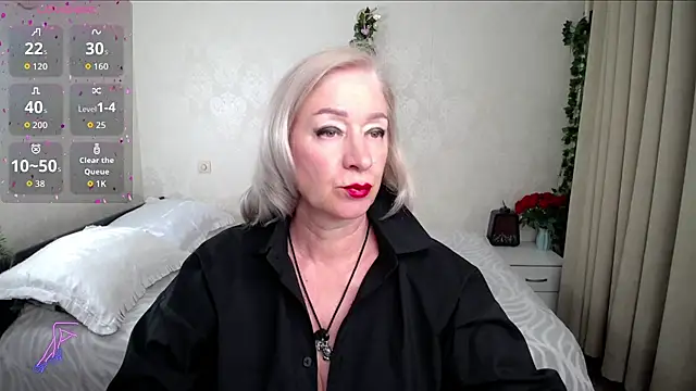 hunters woman online show from June 14, 2026, 4:52 pm