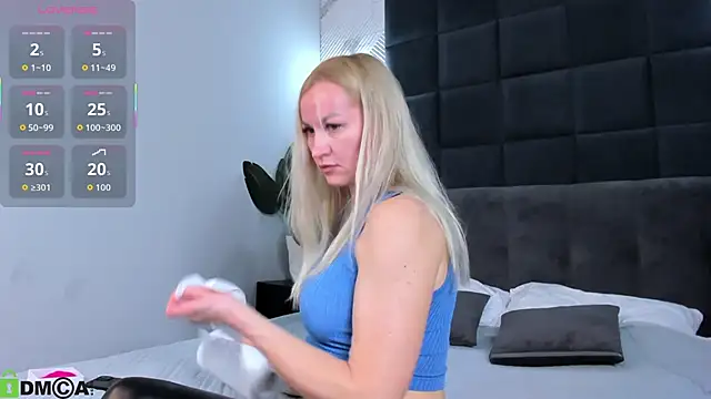 KiraSun online show from January 9, 2026, 10:49 pm