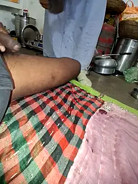 RAYI Queen 3 online show from December 15, 2025, 4:07 am