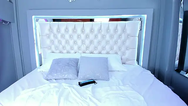 SandyLainer online show from October 28, 2025, 11:14 pm