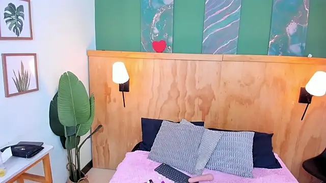 Snapshot of milavega_ chatting on October 23, 2025, 12:04 pm milavega online show from October 23, 2025, 12:04 pm