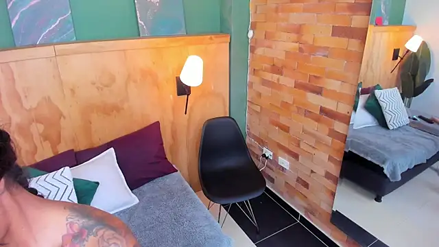 milavega  online show from December 3, 2025, 12:04 pm