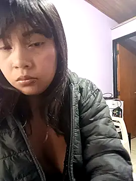 Snapshot of Dulce_Pettit chatting on October 27, 2025, 12:50 pm Dulce Pettit online show from October 27, 2025, 12:50 pm