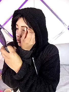 Snapshot of Dulce_Pettit chatting on October 22, 2025, 12:15 pm Dulce Pettit online show from October 22, 2025, 12:15 pm