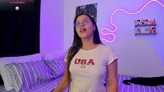 Dilan and Mia online show from November 13, 2025, 3:54 am