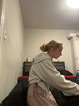 Snapshot of SeccySerena chatting on February 25, 2026, 5:35 pm SeccySerena online show from February 25, 2026, 5:35 pm