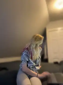 Snapshot of SeccySerena chatting on April 13, 2026, 5:28 pm SeccySerena online show from April 13, 2026, 5:28 pm