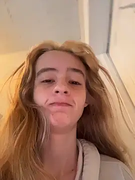 Snapshot of SeccySerena chatting on February 17, 2026, 3:09 pm SeccySerena online show from February 17, 2026, 3:09 pm