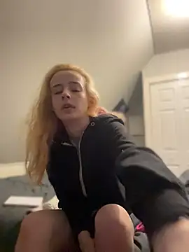 Snapshot of SeccySerena chatting on April 16, 2026, 10:23 pm SeccySerena online show from April 16, 2026, 10:23 pm