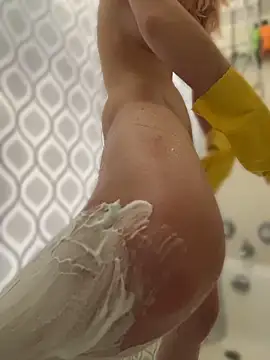 Snapshot of SeccySerena chatting on April 7, 2026, 6:21 pm SeccySerena online show from April 7, 2026, 6:21 pm