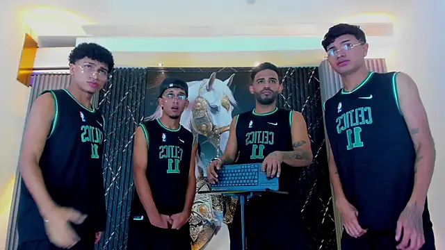 Snapshot of Dominic_Max_ chatting on October 31, 2025, 8:44 am Dominic Max online show from October 31, 2025, 8:44 am