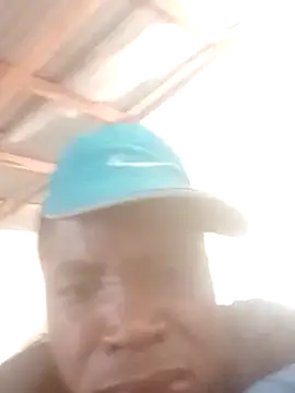 Snapshot of franceew chatting on February 9, 2026, 7:39 am franceew online show from February 9, 2026, 7:39 am