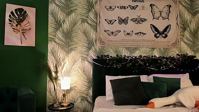 CarolineRichter online show from November 12, 2025, 2:48 am