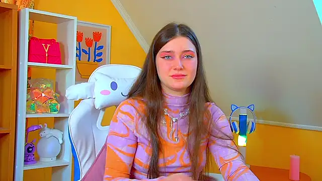 JessicaJewells online show from April 7, 2026, 6:26 am