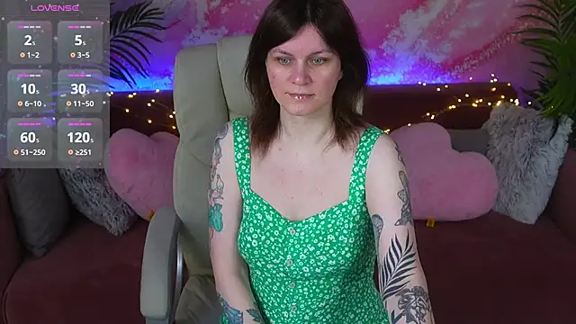 TinaMelt online show from April 17, 2026, 6:55 pm