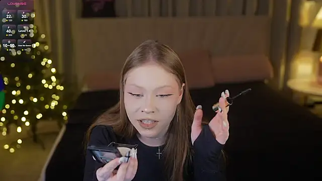 Esmie Smile online show from December 17, 2025, 7:41 pm