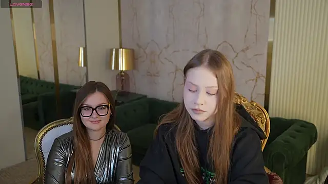 Esmie Smile online show from October 1, 2025, 11:03 am