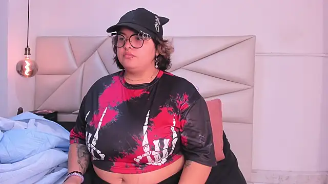 lulukawai16 online show from April 8, 2026, 7:04 pm