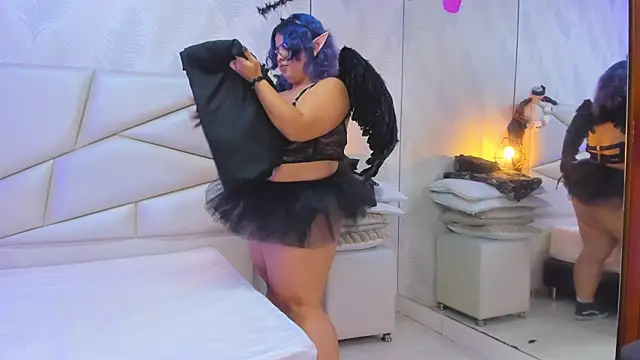 lulukawai16 online show from October 31, 2025, 7:10 pm