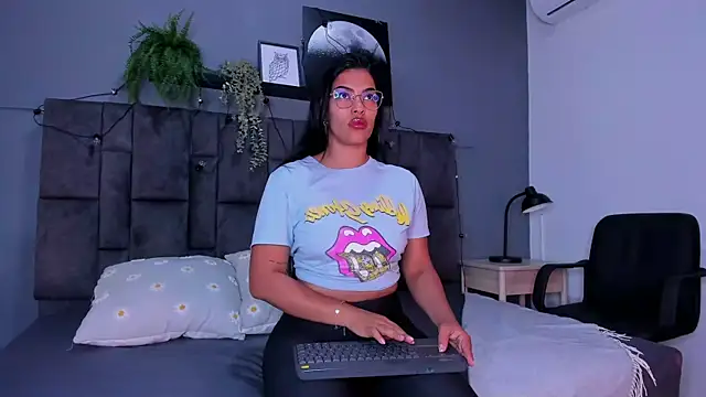 RiriiBrunette   online show from November 4, 2025, 7:39 pm