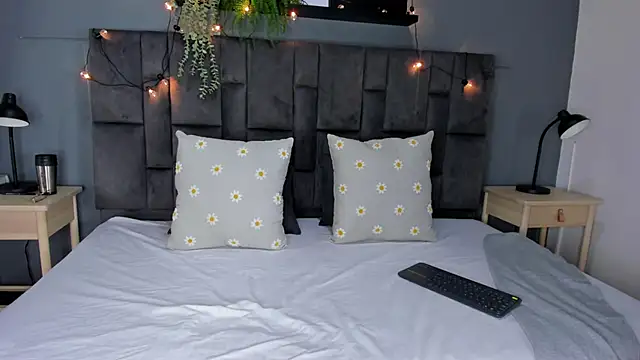 RiriiBrunette   online show from September 15, 2025, 7:47 pm