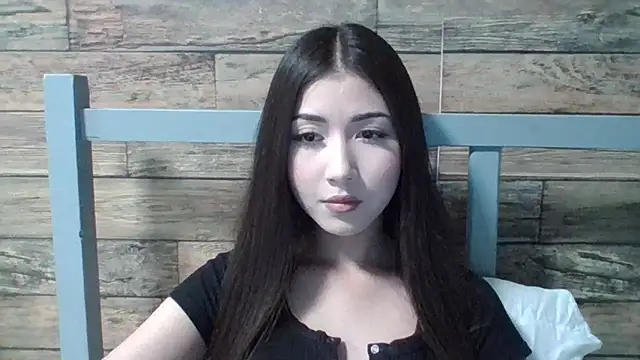 Virginia Hicks online show from October 10, 2025, 1:34 pm