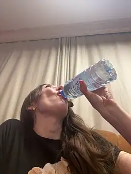 Snapshot of HellaryTourent chatting on February 15, 2026, 4:17 pm HellaryTourent online show from February 15, 2026, 4:17 pm