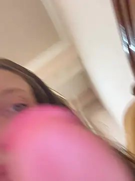 Snapshot of HellaryTourent chatting on February 26, 2026, 7:25 pm HellaryTourent online show from February 26, 2026, 7:25 pm