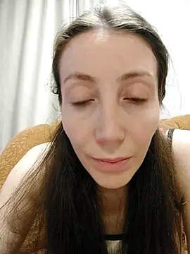 Snapshot of HellaryTourent chatting on February 18, 2026, 4:47 pm HellaryTourent online show from February 18, 2026, 4:47 pm