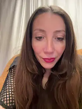 Snapshot of HellaryTourent chatting on February 17, 2026, 6:27 pm HellaryTourent online show from February 17, 2026, 6:27 pm