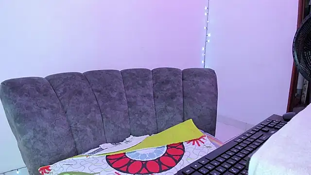 Snapshot of Sandy-13 chatting on September 14, 2025, 11:10 am Sandy-13 online show from September 14, 2025, 11:10 am