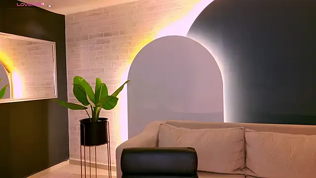 AgathaKondo  online show from November 3, 2025, 8:23 pm