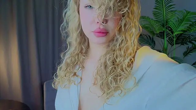 emilyshepar d online show from October 31, 2025, 2:19 am