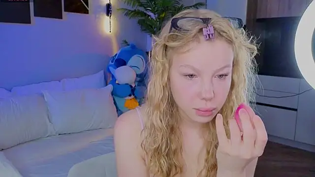 emilyshepar d online show from April 28, 2026, 2:27 am